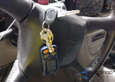 2002 Chevrolet Silverado 1500 Lt from USA, damaged, VIN 2GCEK19T321209520